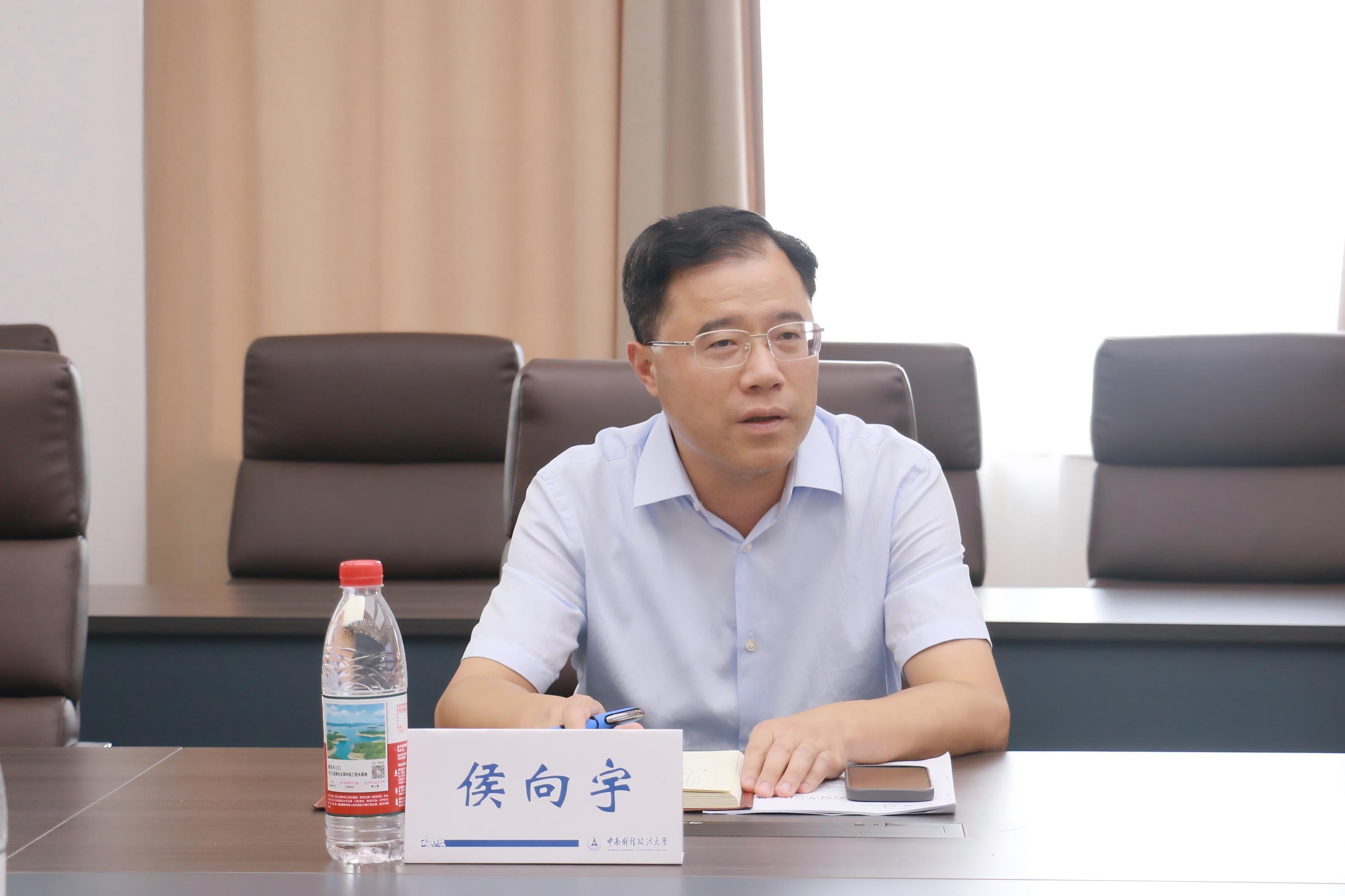 侯向宇.JPG